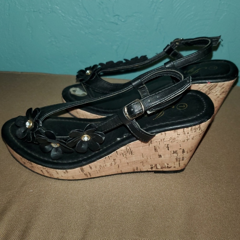 Lynx thong high heeled wedge with ankle strap